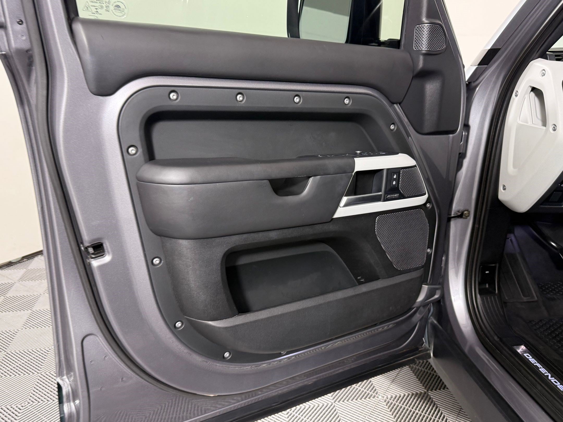 Used 2022 Land Rover Defender 110 X-Dynamic HSE AWD/4WD image 13