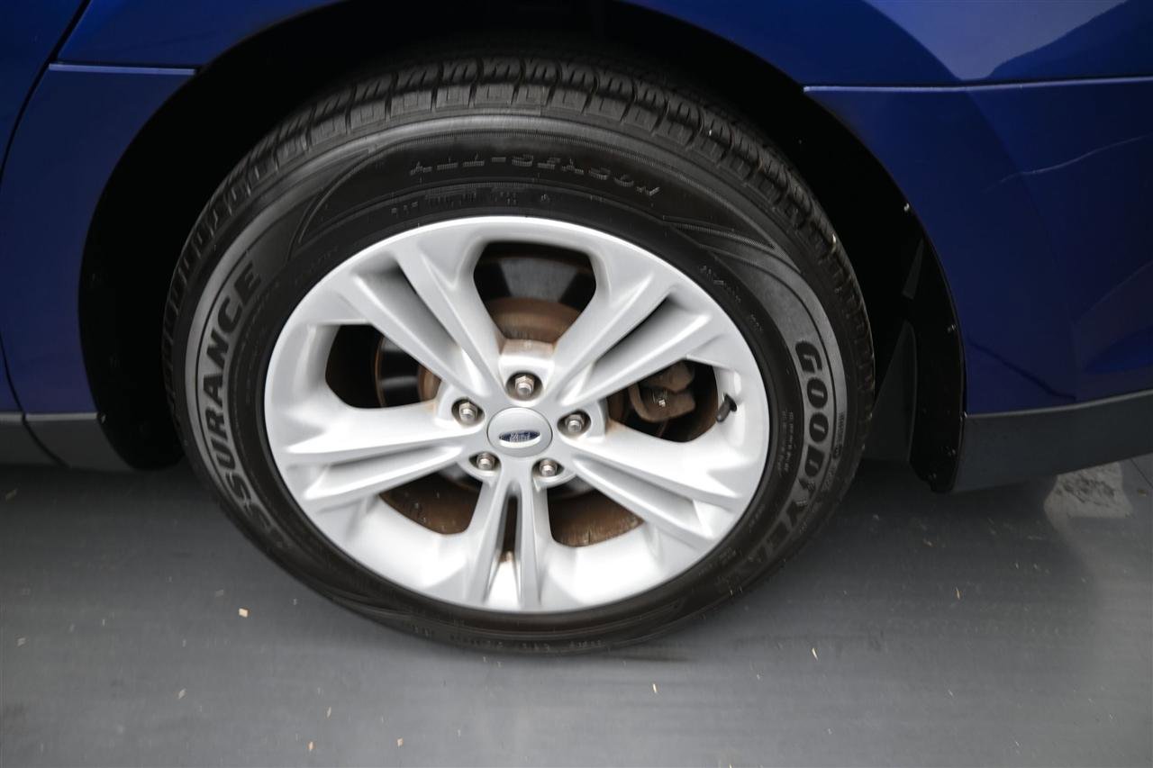 Used 2015 Ford Taurus SE FWD image 20