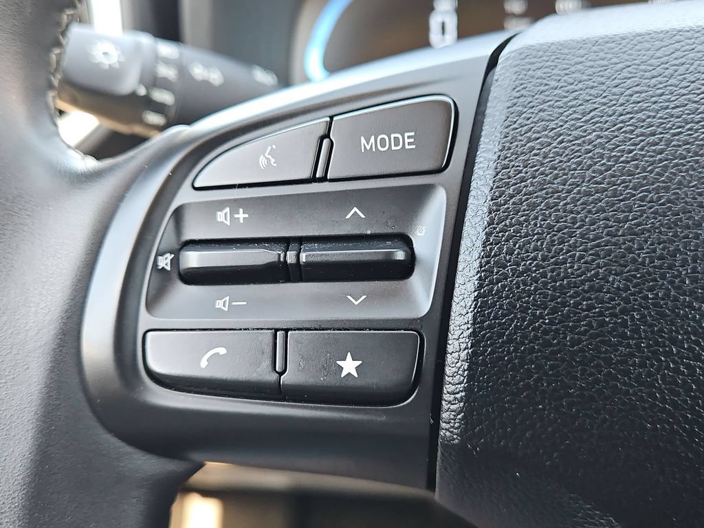 Used 2025 Hyundai Venue SEL FWD image 21