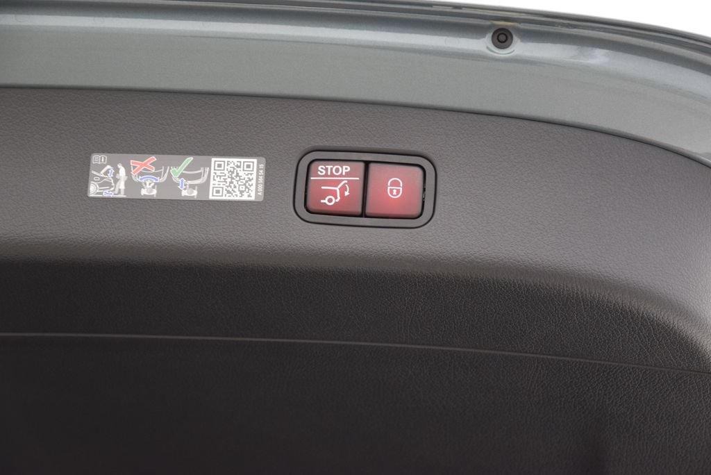 Used 2026 Mercedes-Benz GLC 300 4MATIC image 30