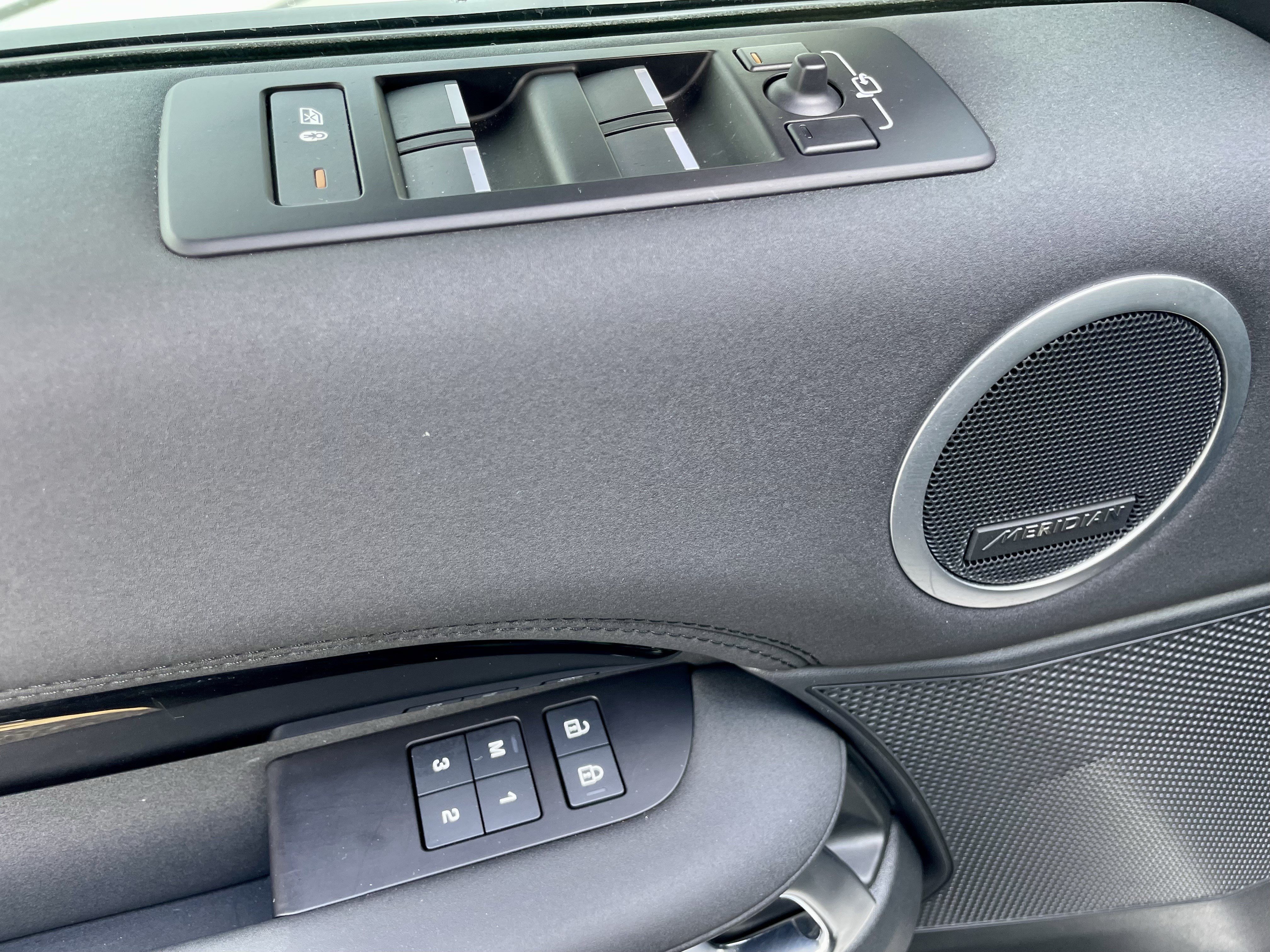 Certified 2025 Land Rover Discovery S AWD/4WD image 11