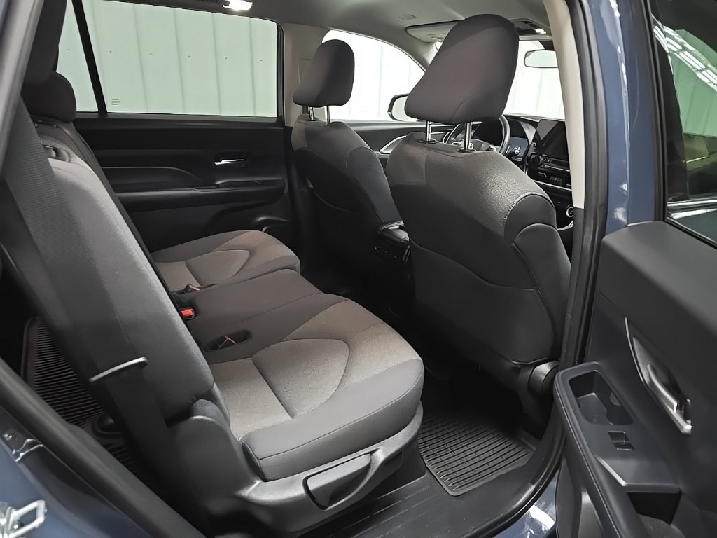 Used 2025 Toyota Grand Highlander AWD image 19