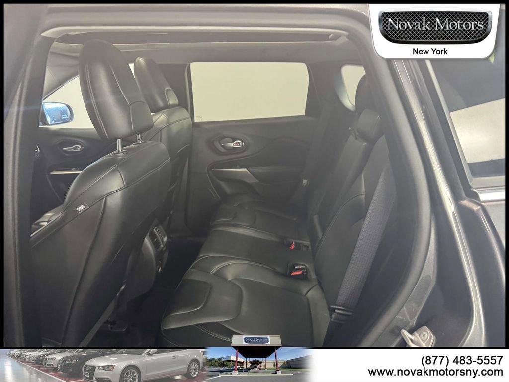 Used 2022 Jeep Cherokee Limited AWD/4WD image 12