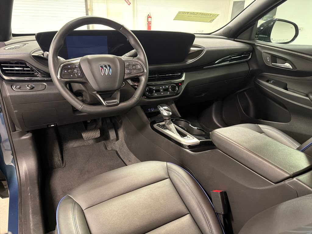 Used 2025 Buick Envista Sport Touring w/ Convenience I Package FWD image 28