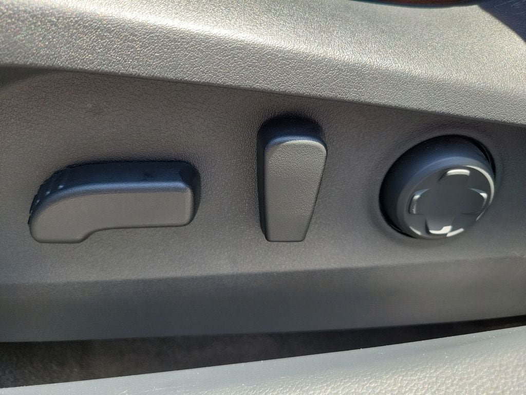 Certified 2025 Subaru Outback Touring XT AWD/4WD image 17