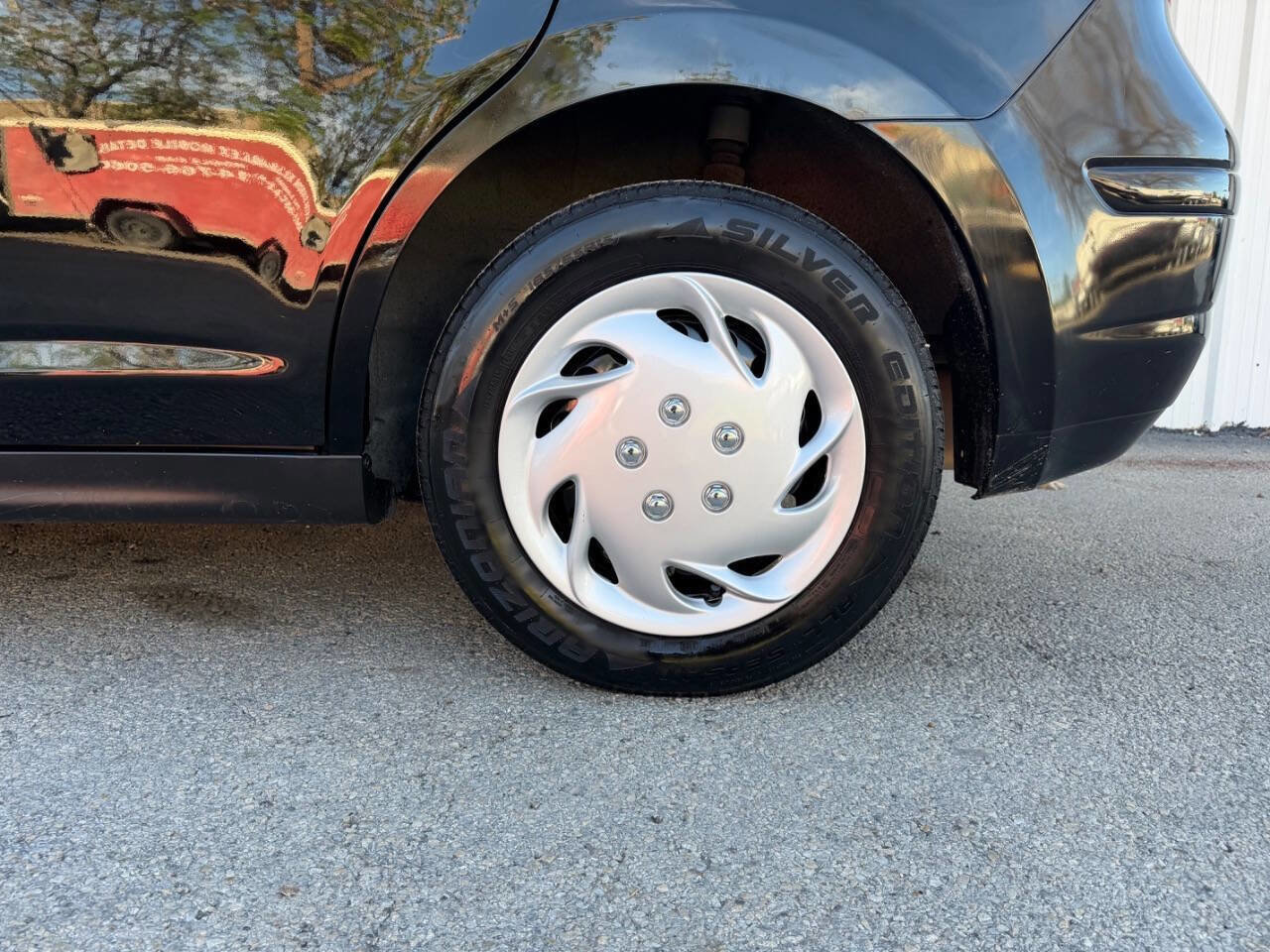 Used 2012 Nissan Versa 1.8 S image 28