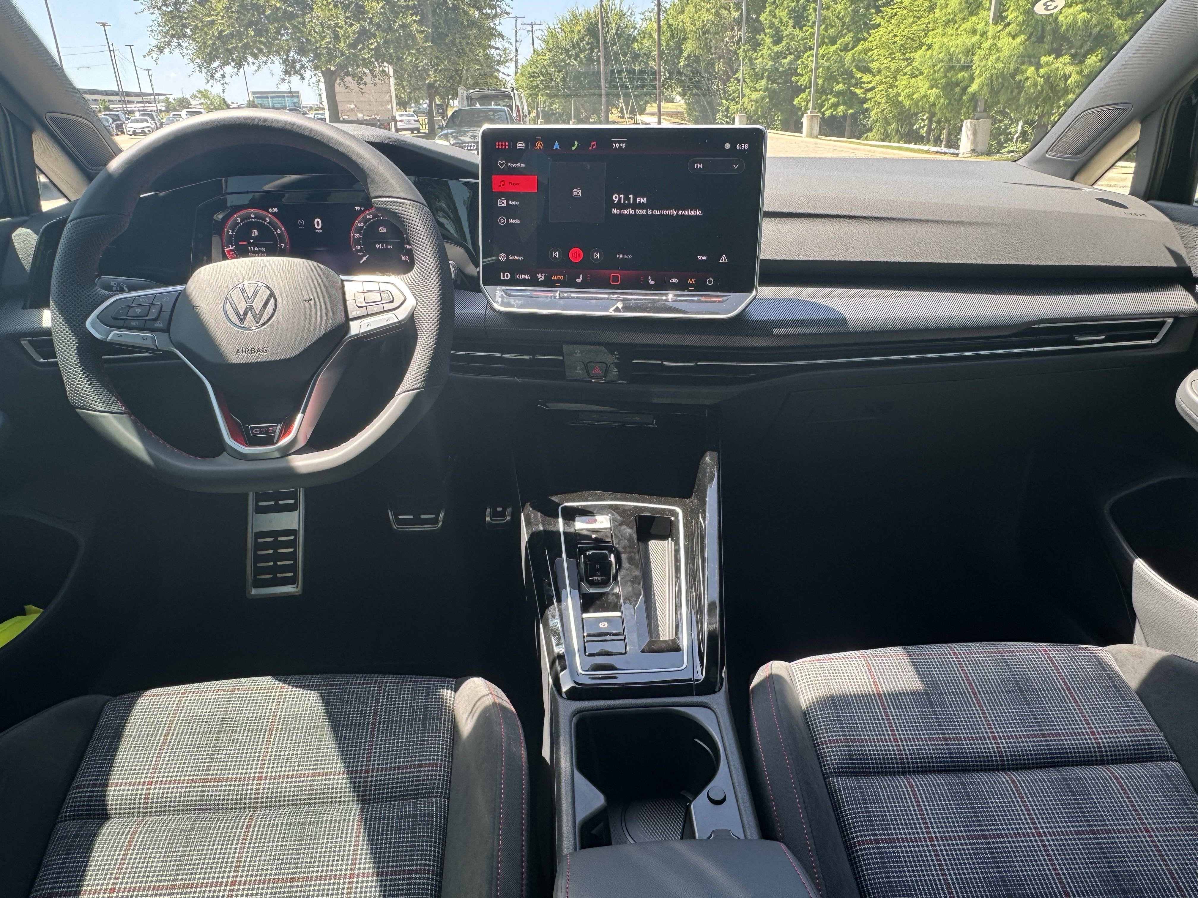 Used 2026 Volkswagen Golf SE FWD image 16