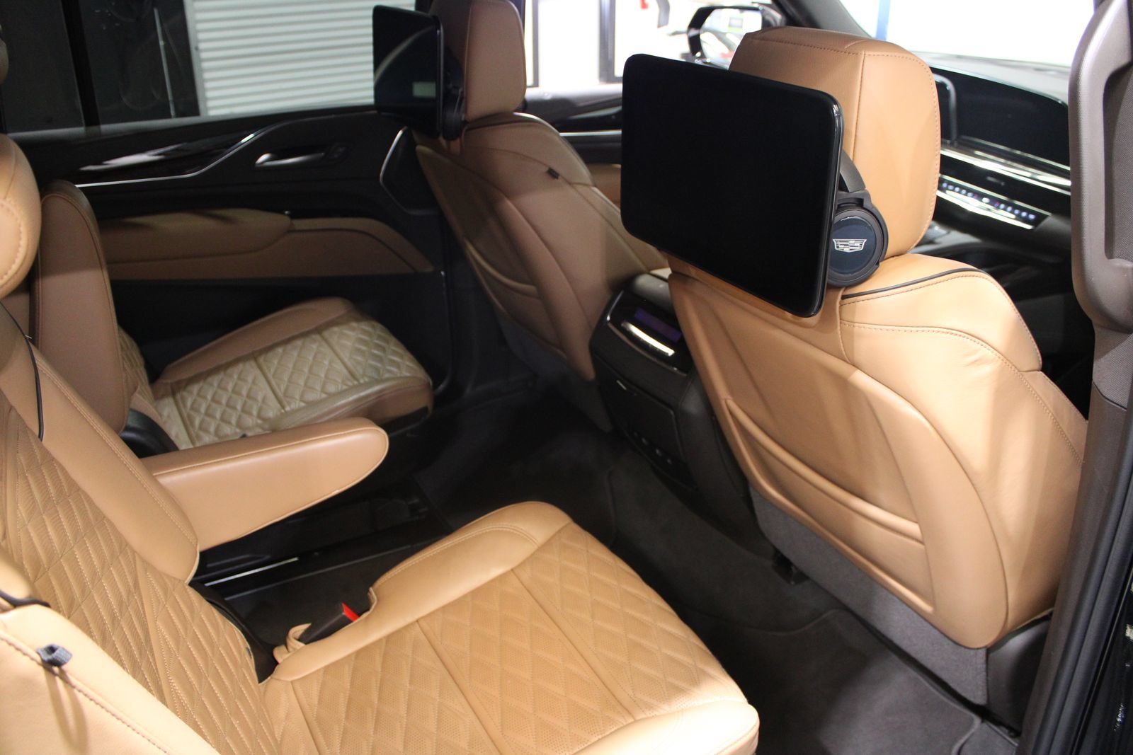 Used 2023 Cadillac Escalade ESV Premium Luxury w/ Performance Package AWD/4WD image 22