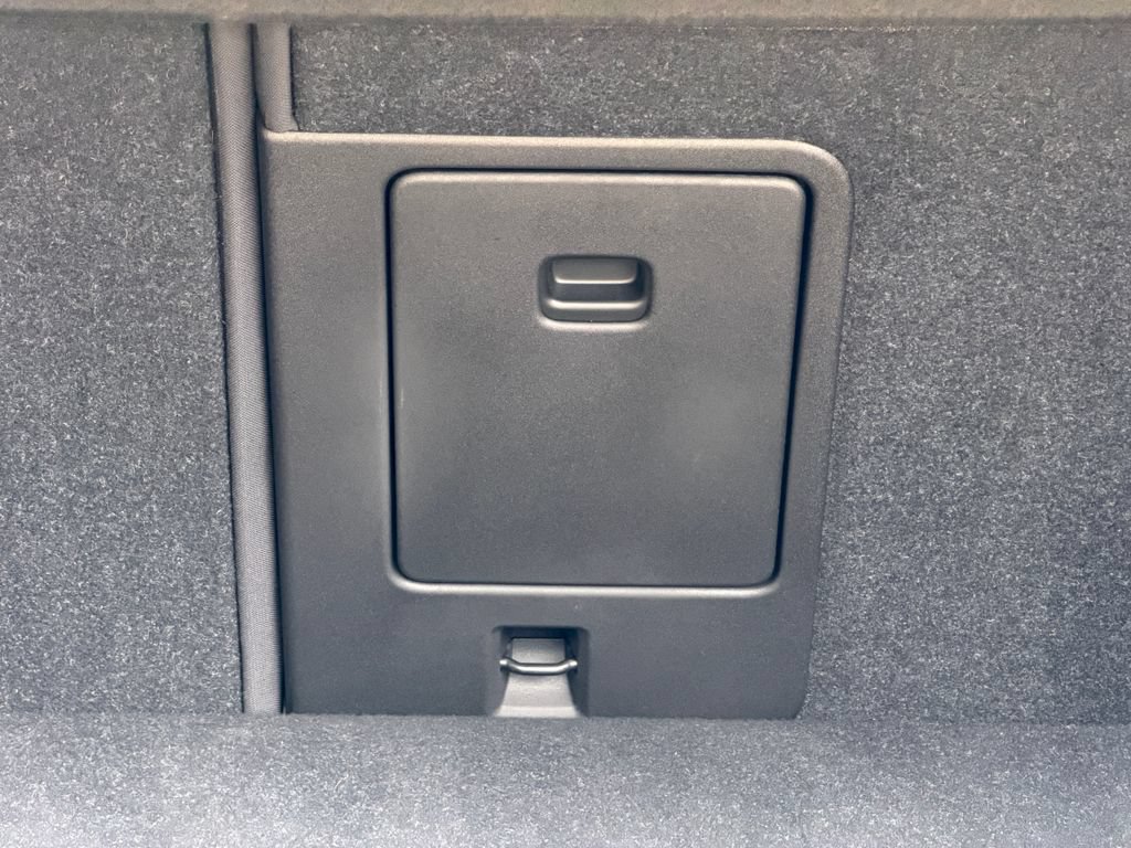 Certified 2023 Volvo C40 P8 Recharge Plus AWD/4WD image 28