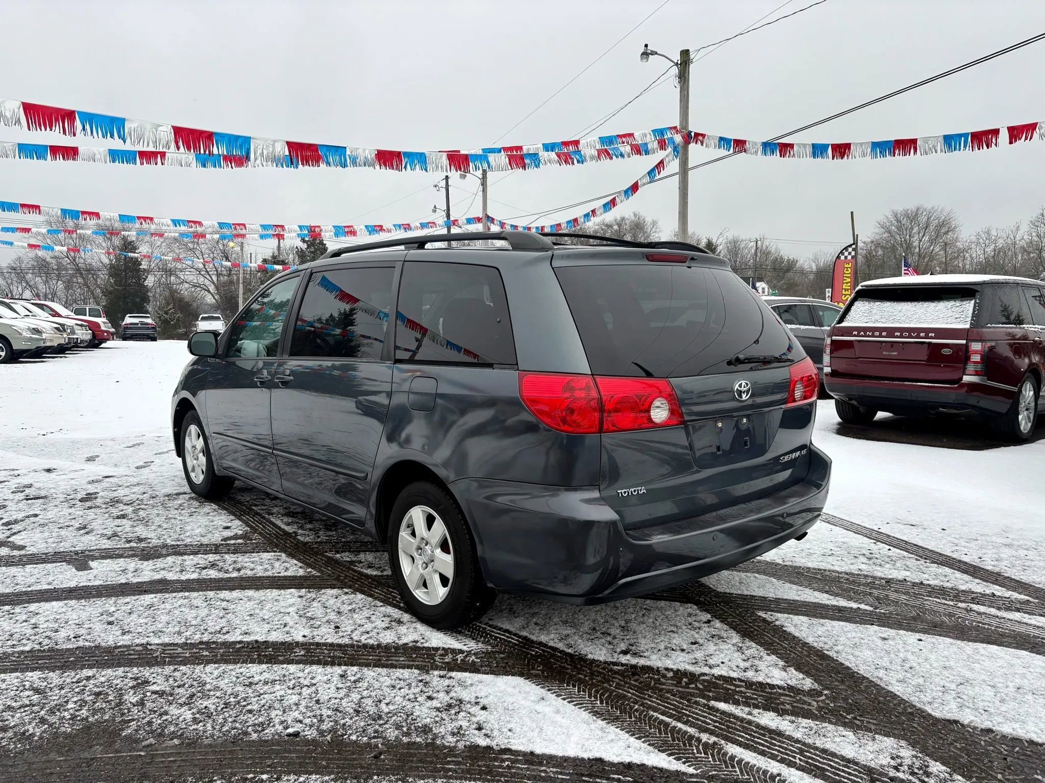 Used 2010 Toyota Sienna LE image 3