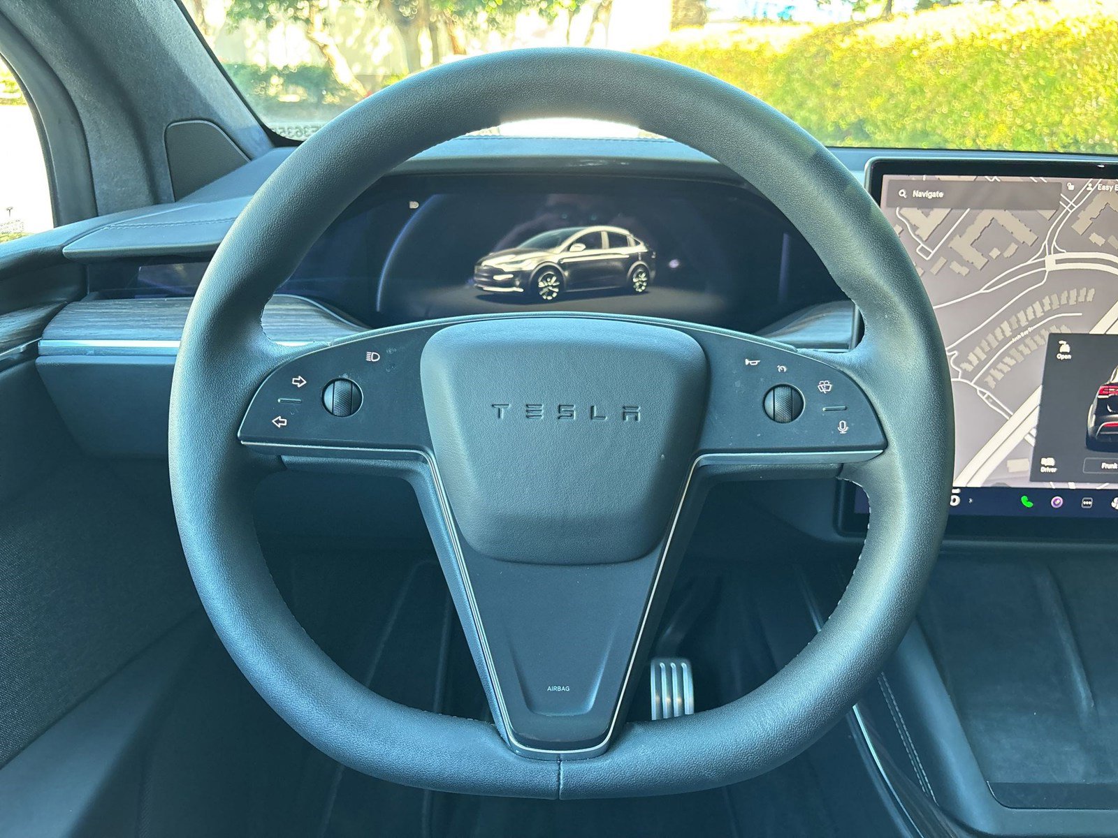 Used 2022 Tesla Model X image 17