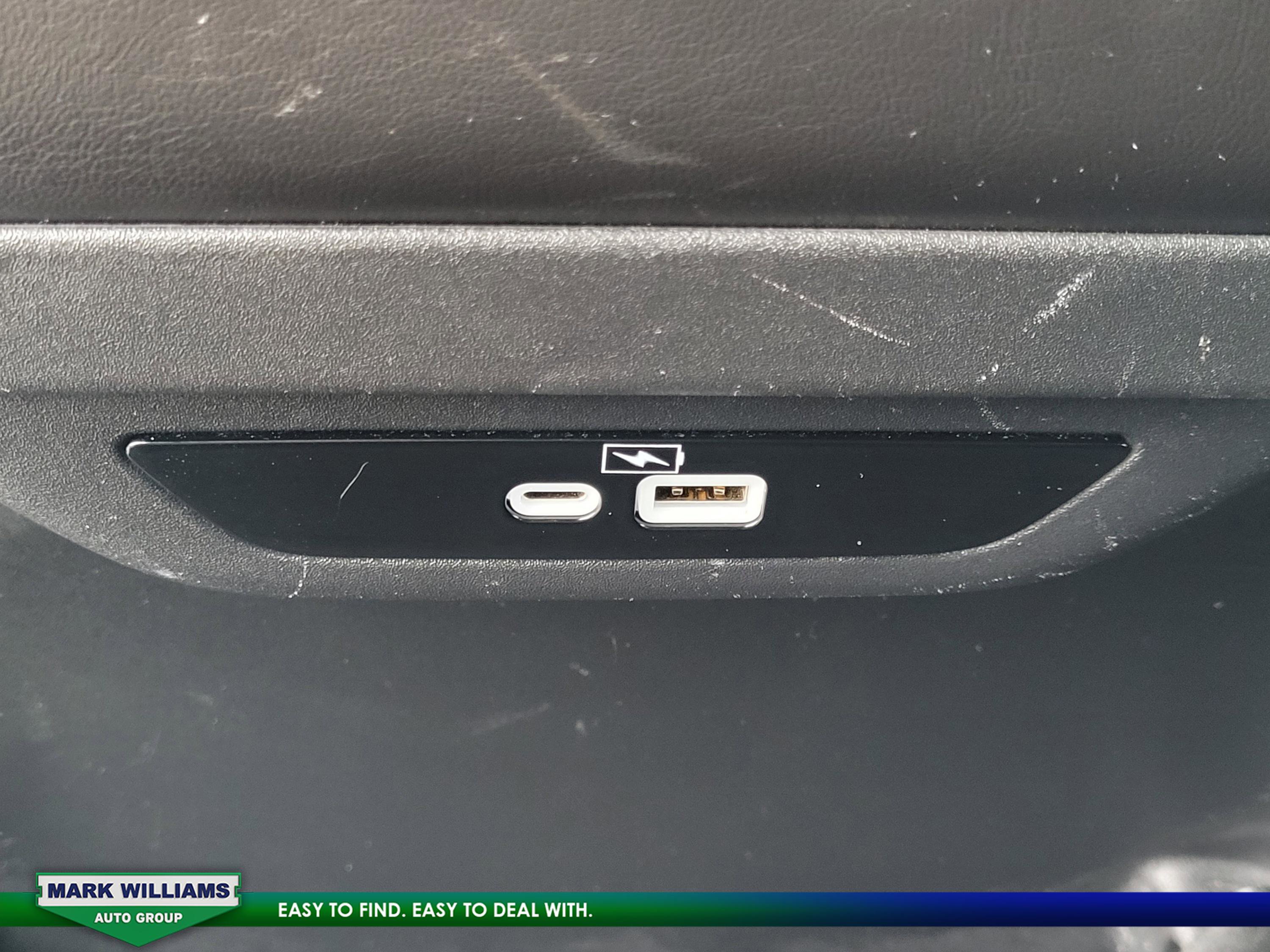 Used 2023 Chrysler Pacifica Touring-L w/ S Appearance Package image 18