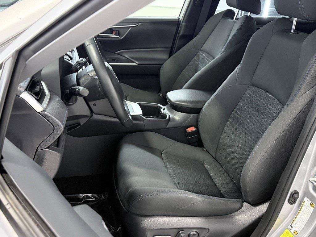 Used 2024 Toyota RAV4 SE image 20