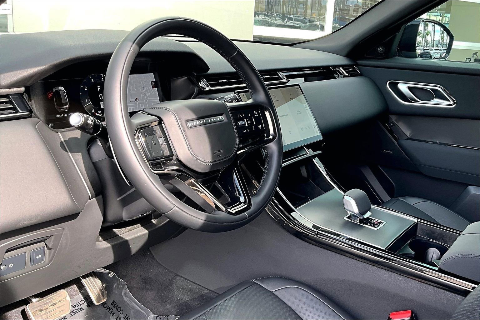 Certified 2025 Land Rover Range Rover Velar Dynamic SE image 14