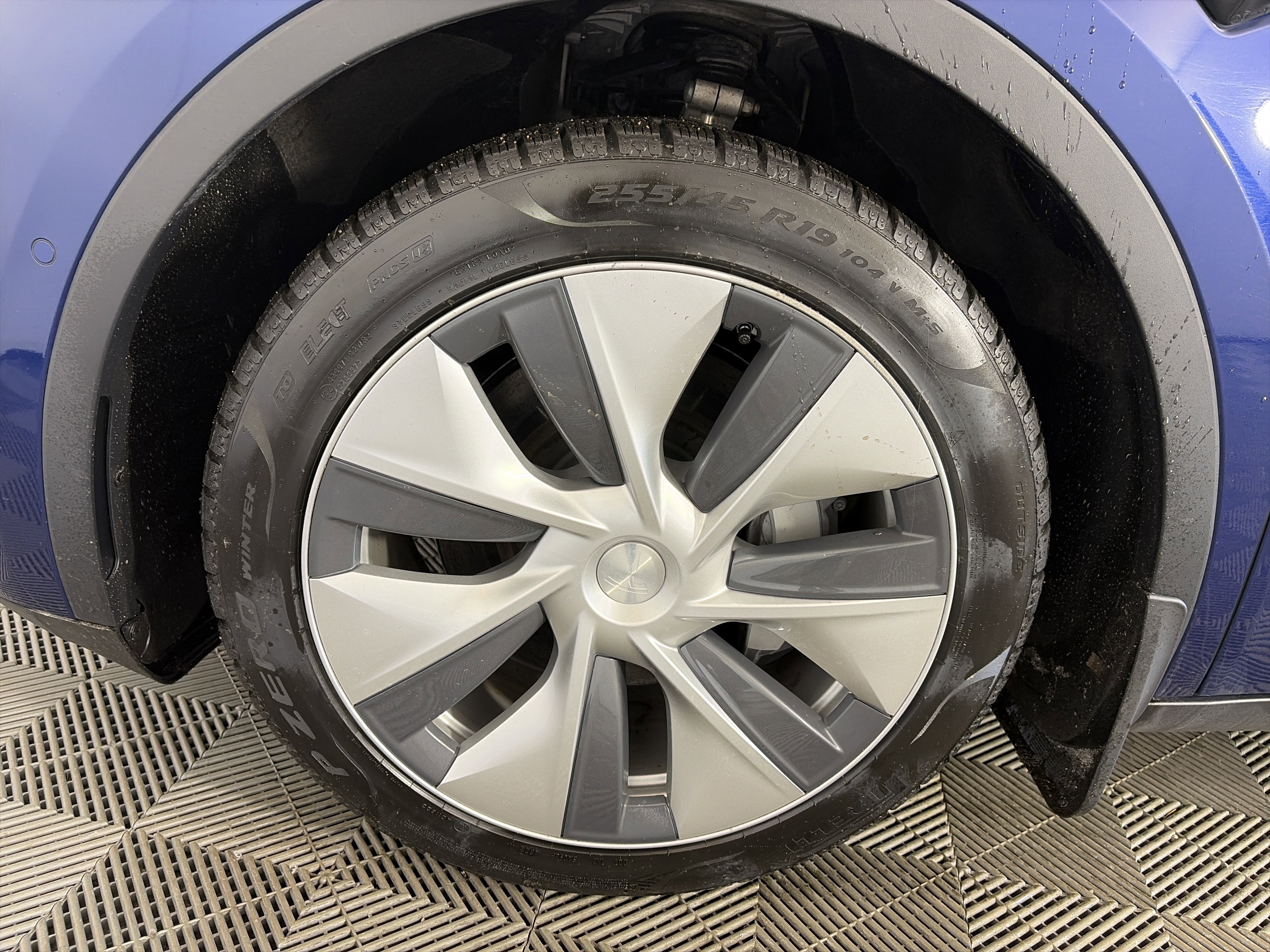 Used 2021 Tesla Model Y Long Range image 13