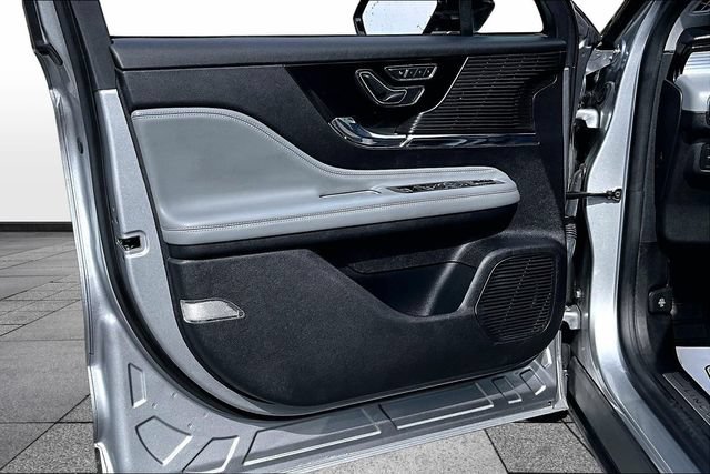 Used 2022 Lincoln Corsair AWD w/ Equipment Group 101A image 23