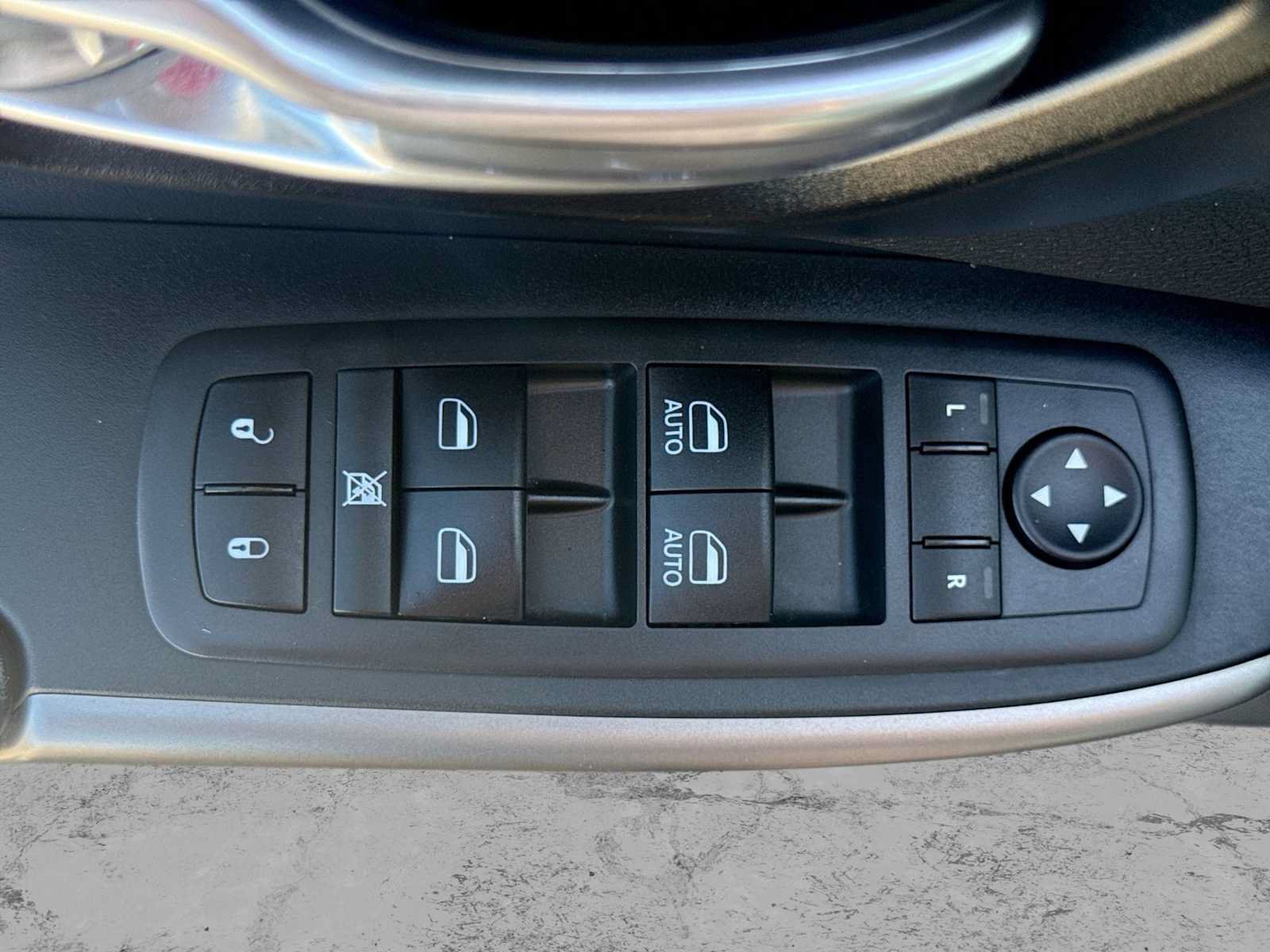 Used 2021 Jeep Cherokee Latitude Lux AWD/4WD image 16