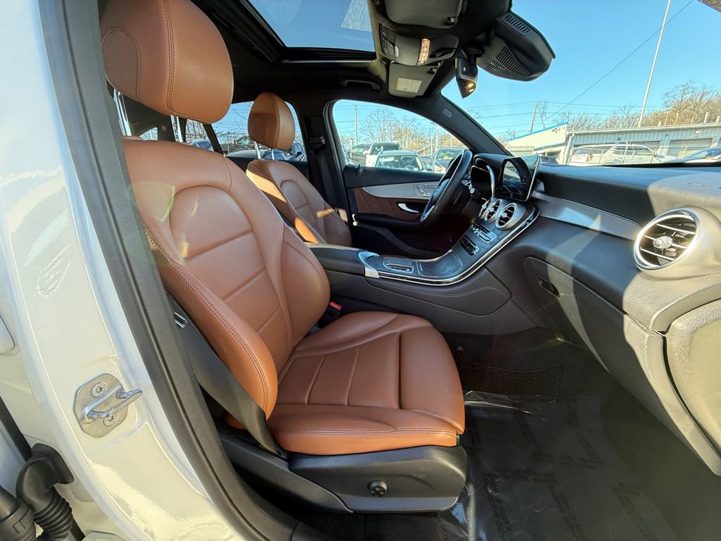 Used 2020 Mercedes-Benz GLC 300 4MATIC Coupe image 25