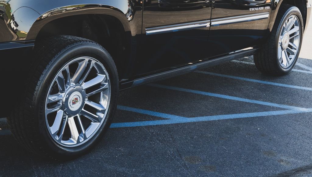 Used 2013 Cadillac Escalade ESV Platinum image 9