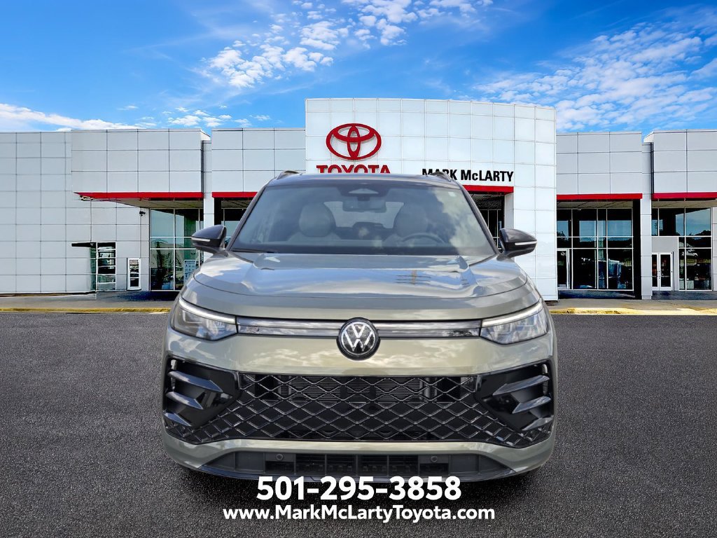 Used 2026 Volkswagen Tiguan SE R-Line FWD image 8