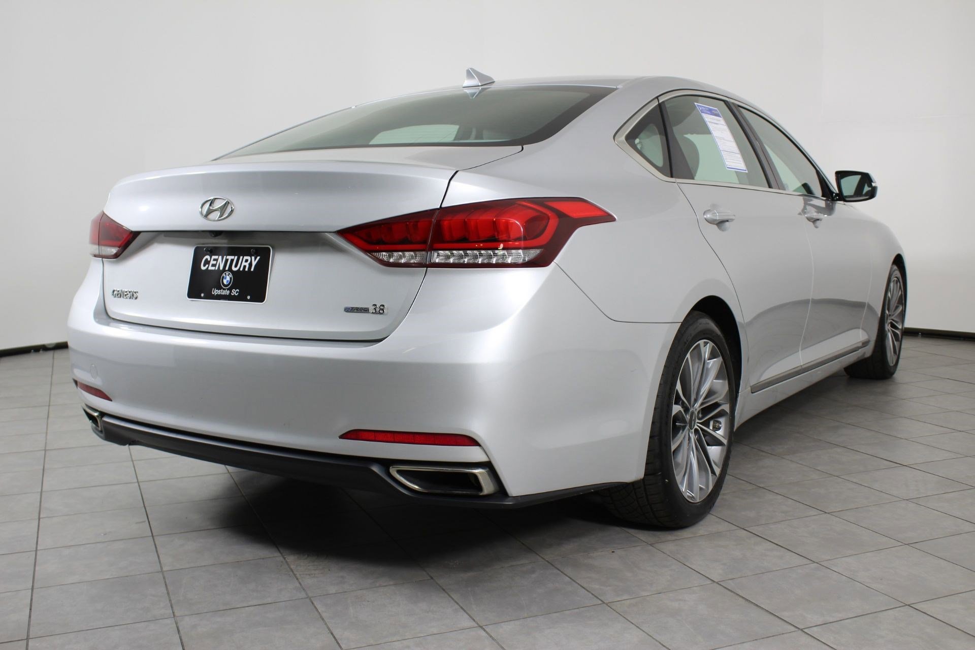 Used 2015 Hyundai Genesis 3.8 image 9