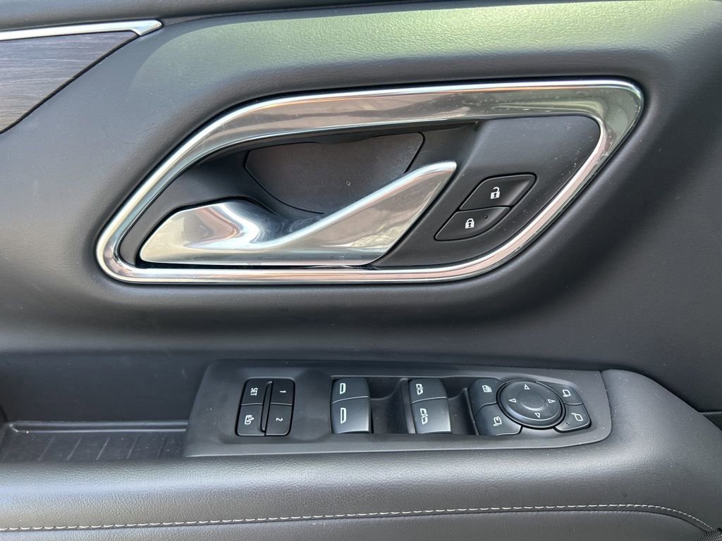 Used 2024 Chevrolet Suburban Z71 w/ Luxury Package AWD/4WD image 14