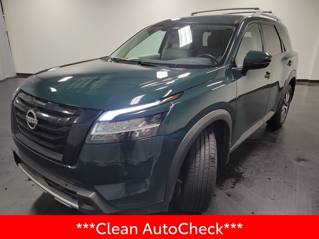 Used 2024 Nissan Pathfinder SL w/ Black Appearance Package FWD image 4