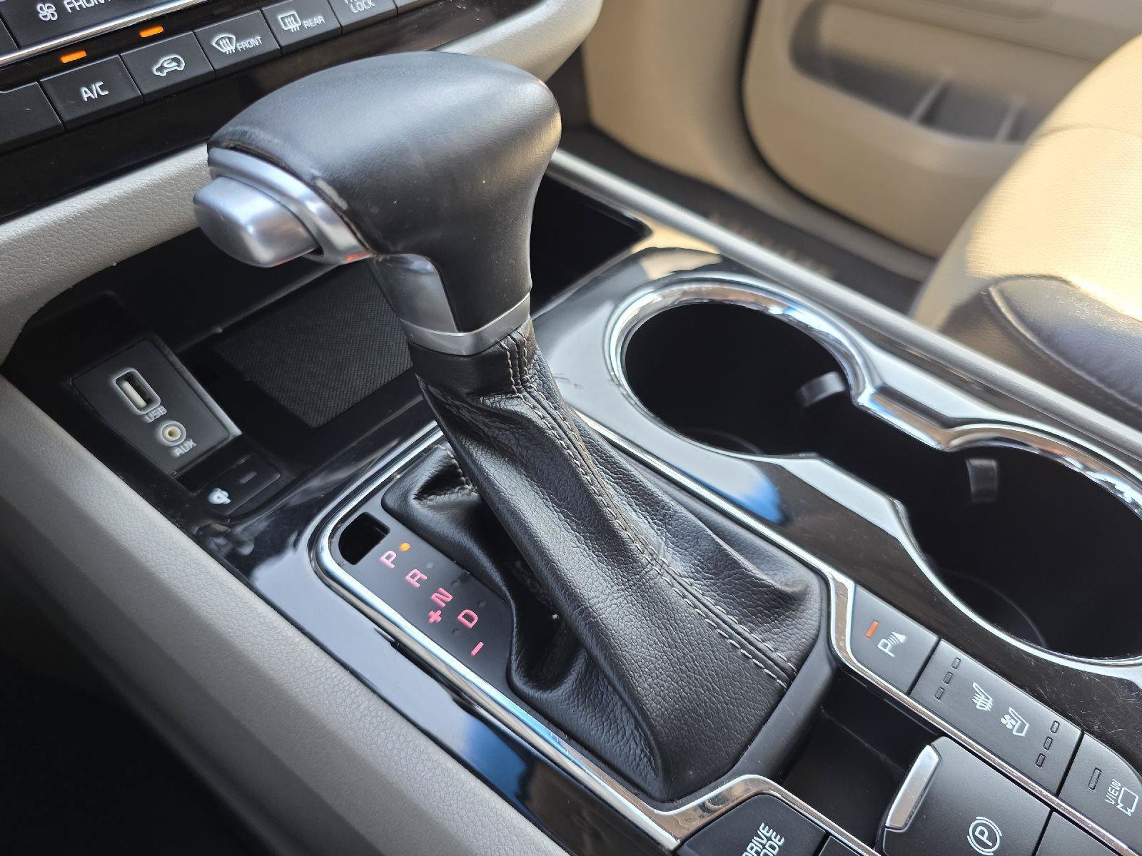 Used 2019 Kia Sedona SX FWD image 16