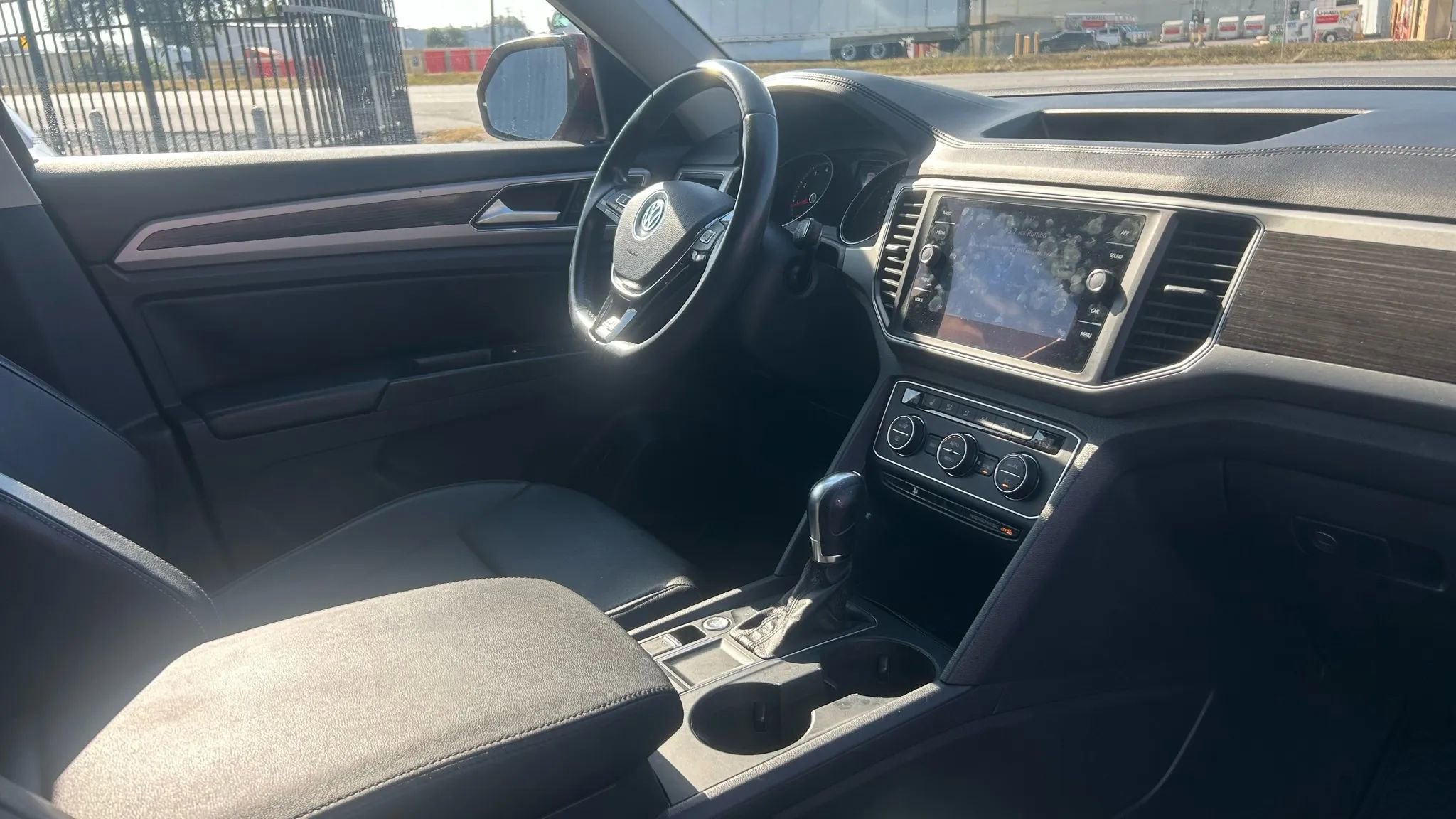 Used 2018 Volkswagen Atlas SE w/ R-Line Package image 14