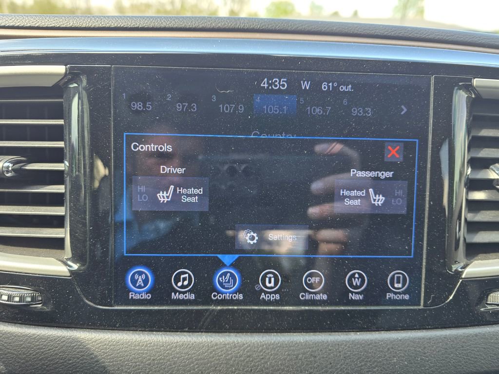 Used 2017 Chrysler Pacifica Touring-L FWD image 19