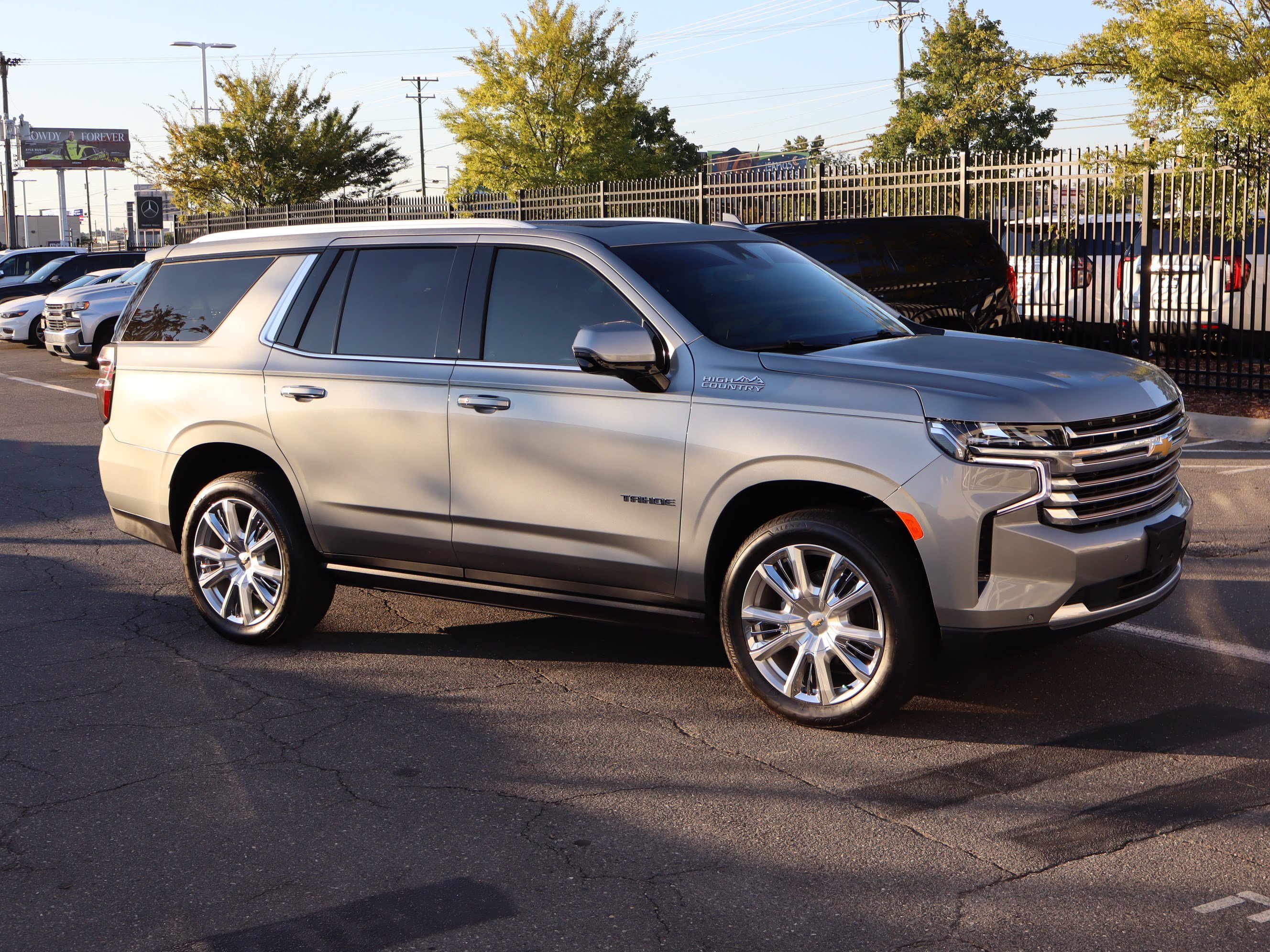 Used 2024 Chevrolet Tahoe High Country RWD image 2