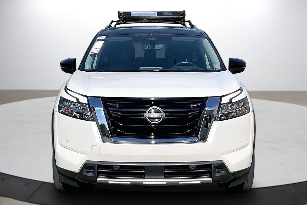 Used 2023 Nissan Pathfinder Platinum image 3