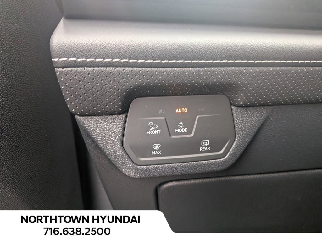 Used 2025 Volkswagen Atlas SE image 26