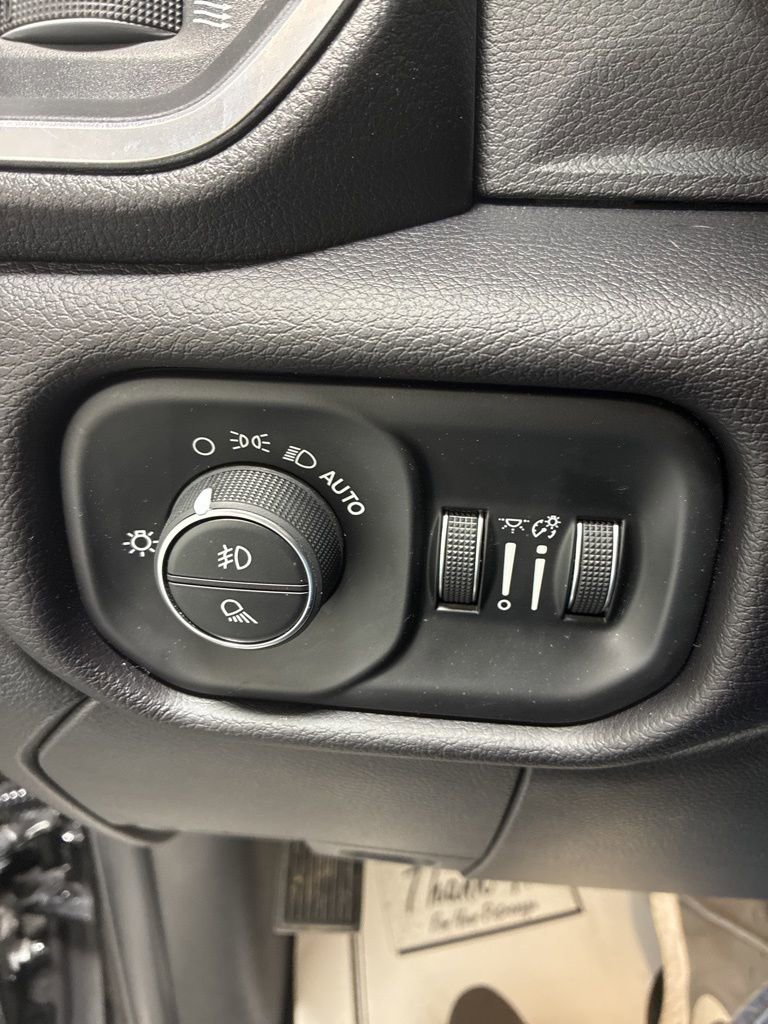 Used 2021 RAM 3500 Laramie image 15