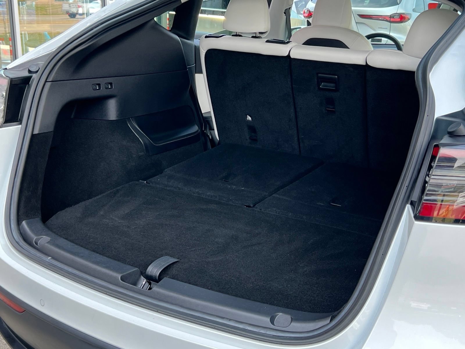 Used 2022 Tesla Model Y Long Range AWD/4WD image 28