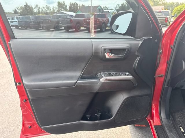 Used 2017 Toyota Tacoma 4x4 Double Cab image 15