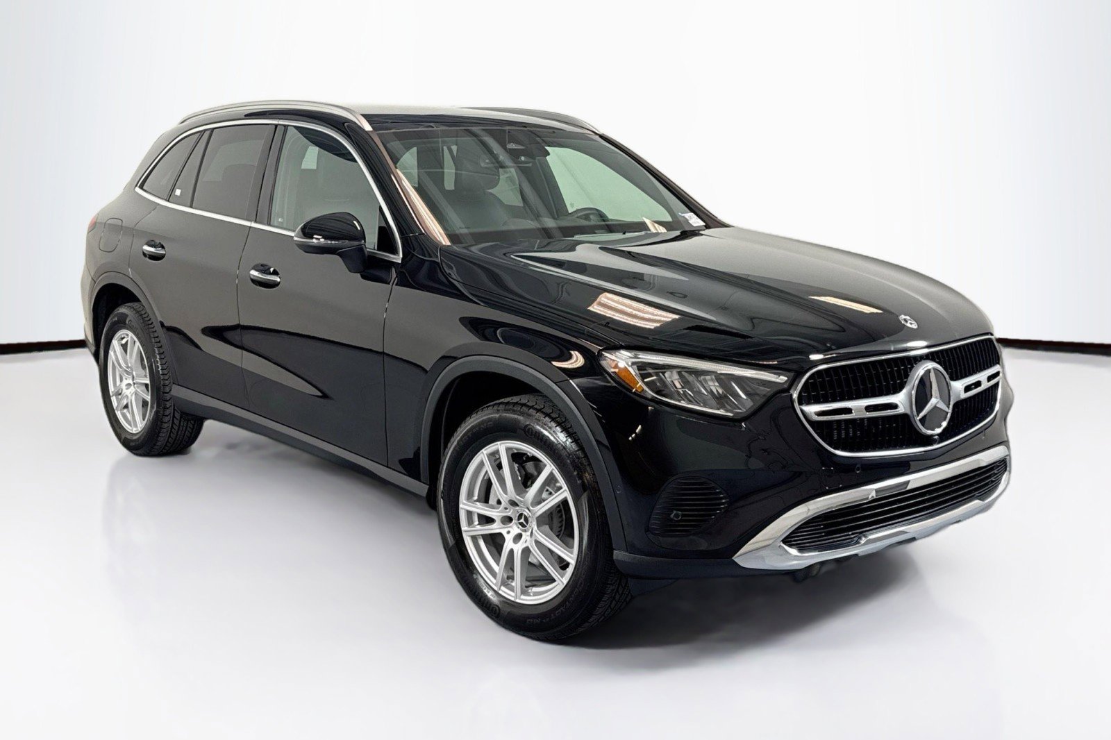Used 2023 Mercedes-Benz GLC 300 4MATIC image 3