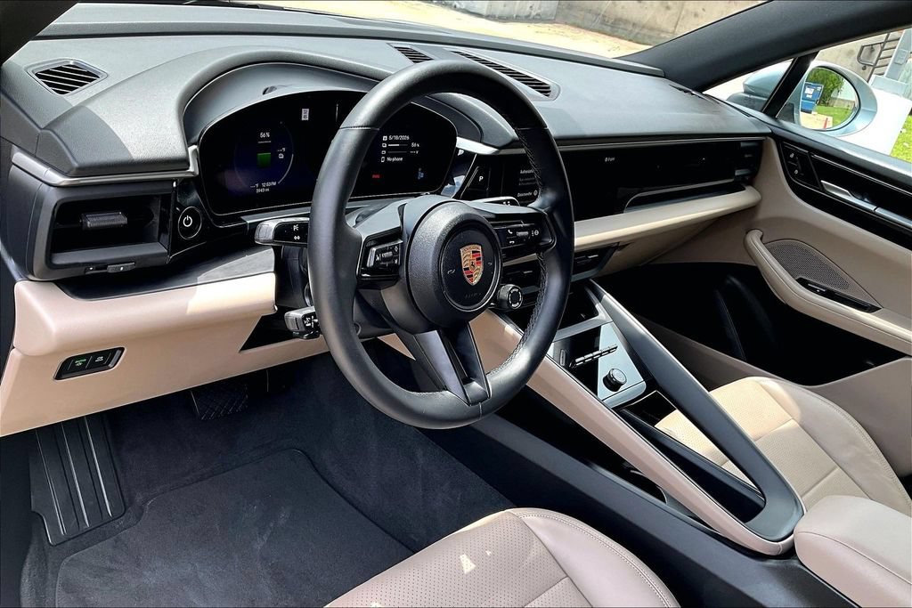 Used 2025 Porsche Macan 4 Electric AWD/4WD image 17