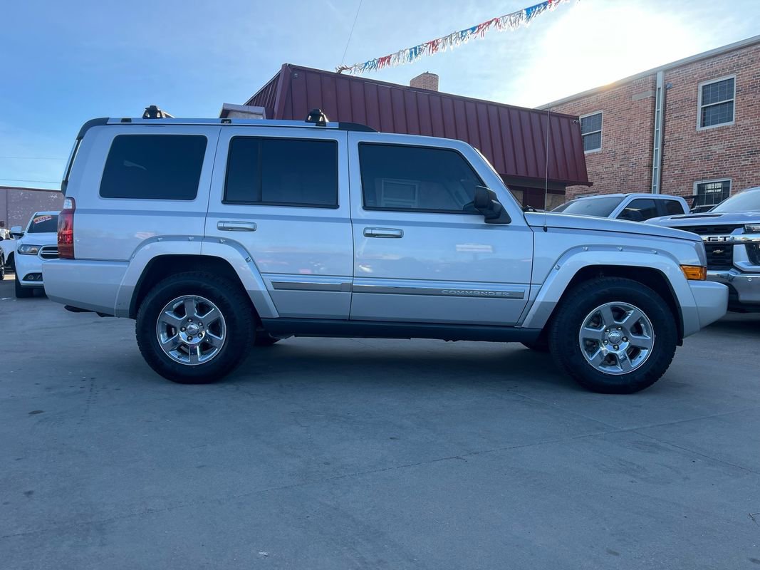 Used 2006 Jeep Commander Limited w/ Trailer Tow Group IV image 2