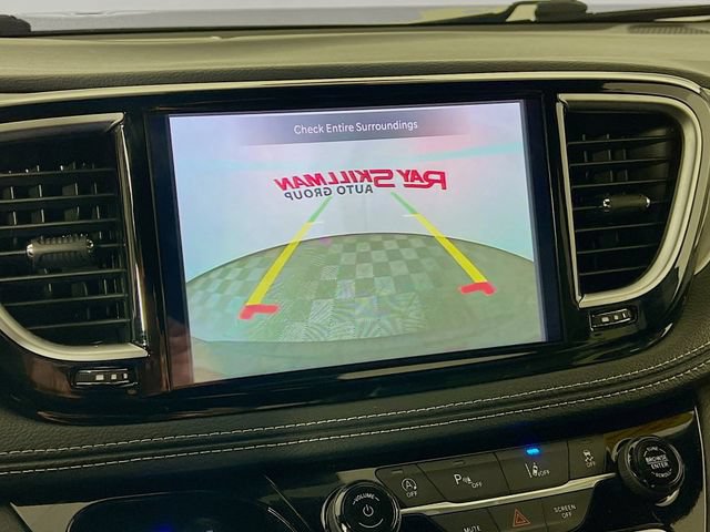 Used 2024 Chrysler Pacifica Limited w/ S Appearance Package FWD image 19