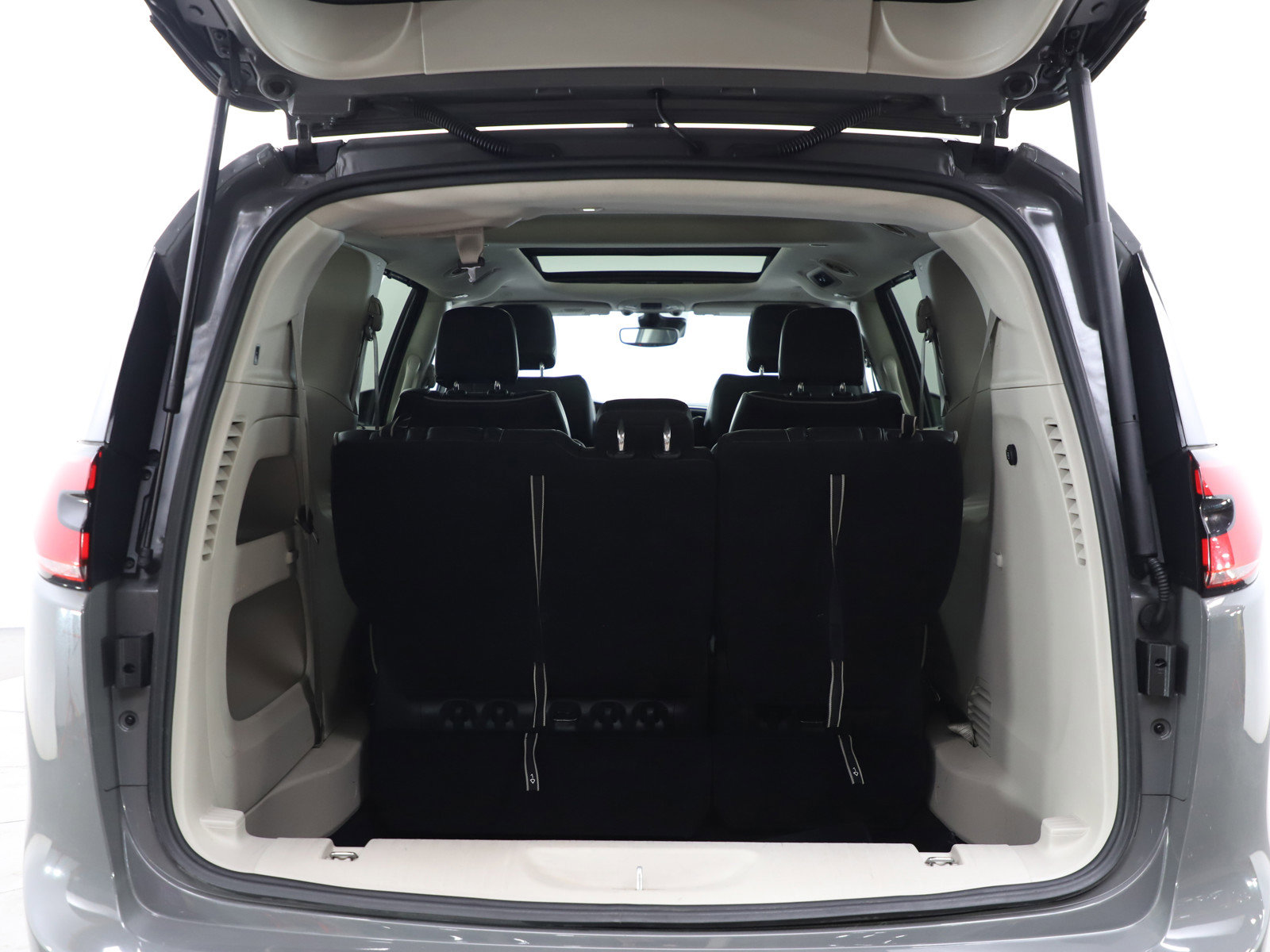 Used 2023 Chrysler Pacifica Limited image 19