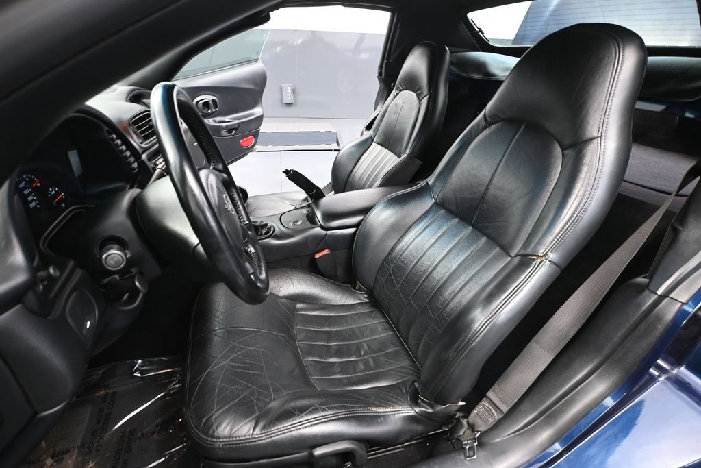 Used 2001 Chevrolet Corvette Convertible RWD image 18