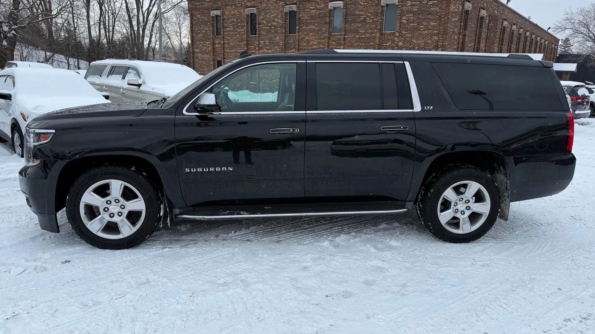 Used 2015 Chevrolet Suburban LTZ image 2