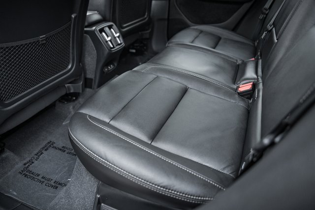 Used 2024 Volvo XC40 B5 Plus w/ Protection Package Premier image 33