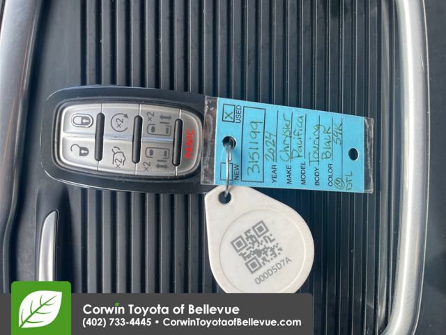 Used 2024 Chrysler Pacifica Touring-L FWD image 16