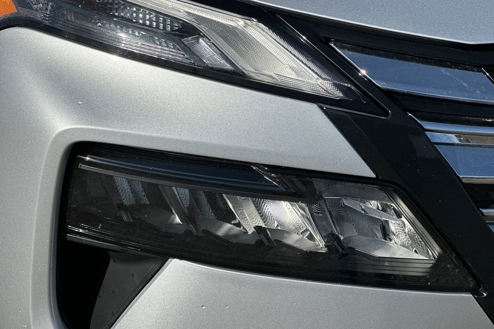 Used 2024 Nissan Rogue S image 44