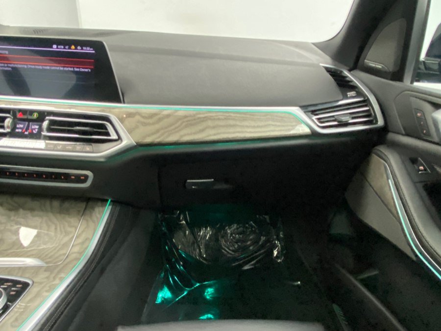 Used 2019 BMW X5 xDrive50i w/ M Sport Package AWD/4WD image 26