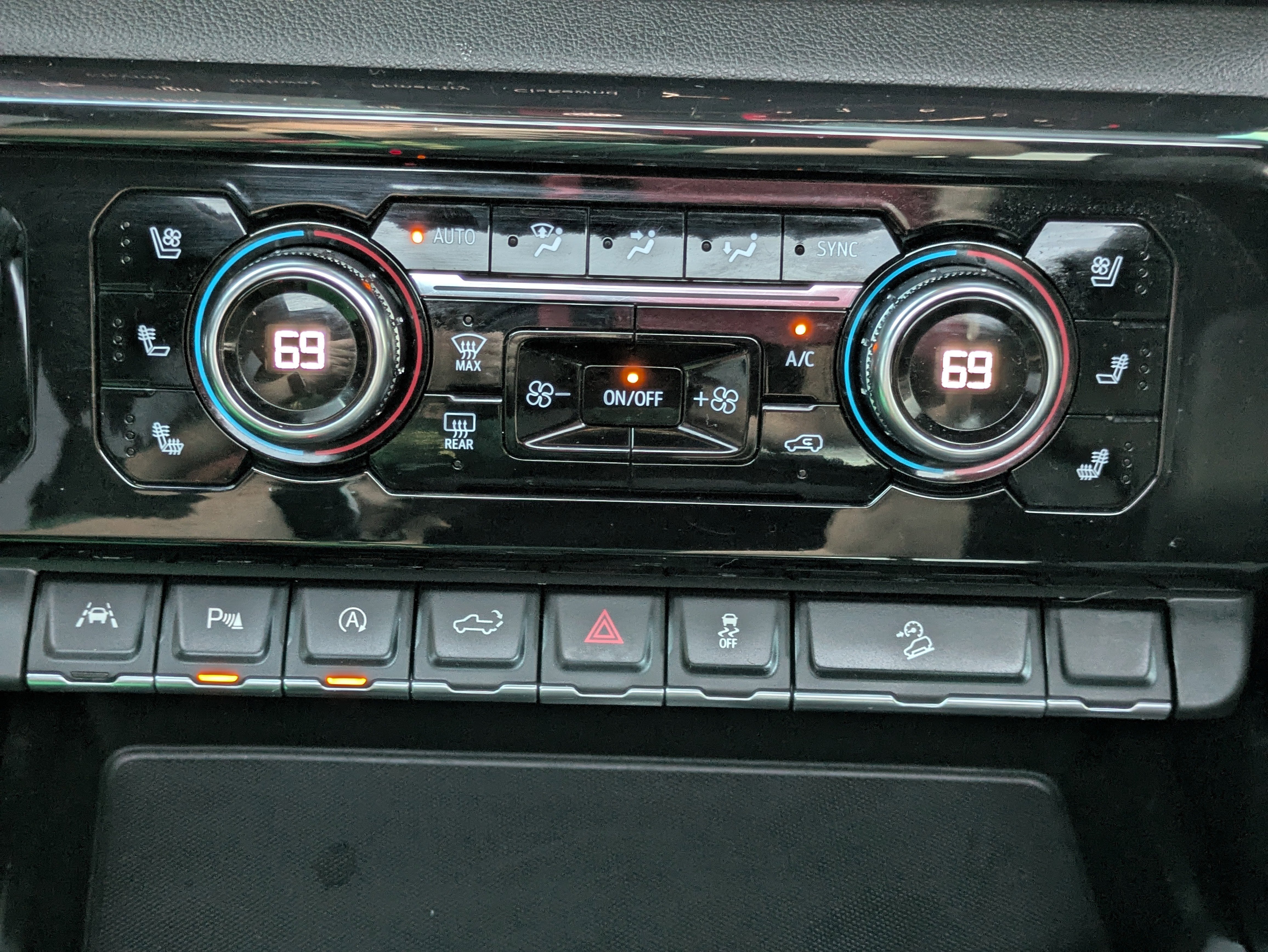 Used 2025 GMC Sierra 1500 AT4 w/ AT4 Premium Package image 26