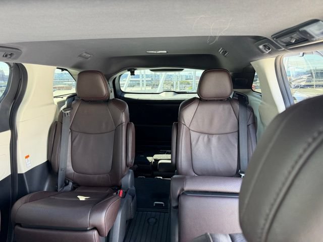 Used 2024 Toyota Sienna Platinum FWD image 12