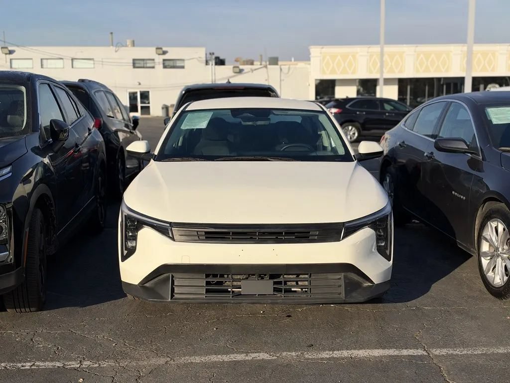 Used 2025 Kia K4 FWD image 2
